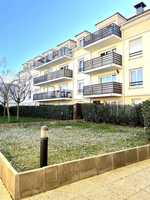 Appartement Grand F3 A 30Mn De Paris - Terrasse + Parking Prive à Saint-Ouen-l'Aumone Extérieur photo