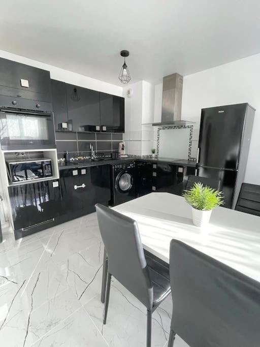 Appartement Grand F3 A 30Mn De Paris - Terrasse + Parking Prive à Saint-Ouen-l'Aumone Extérieur photo